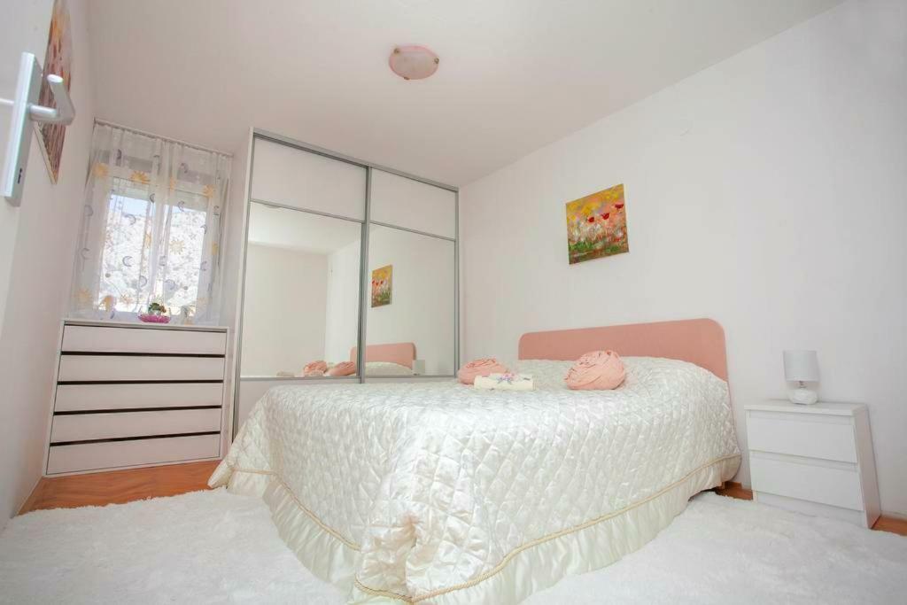 Newly Renovated Apartment "Marin" In The Center! Omiš Extérieur photo