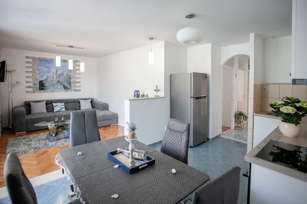 Newly Renovated Apartment "Marin" In The Center! Omiš Extérieur photo