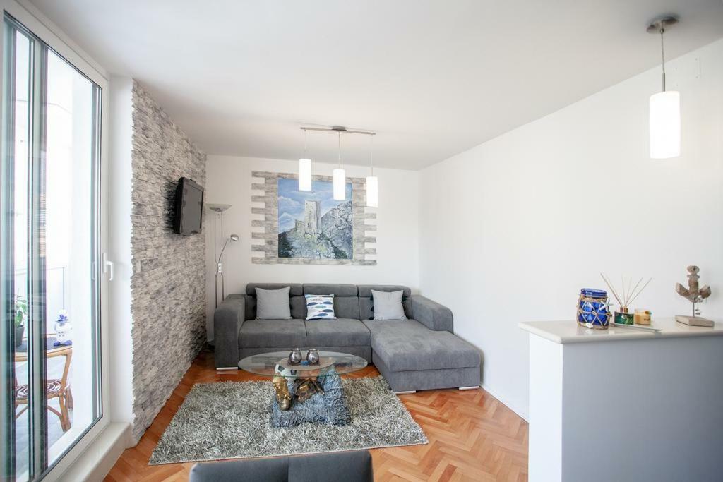 Newly Renovated Apartment "Marin" In The Center! Omiš Extérieur photo